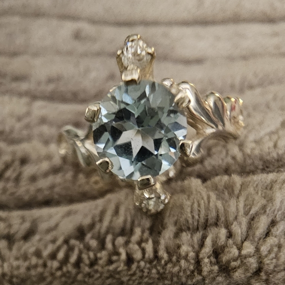 Sterling Silver Aquamarine Ring with 2 Diamond Chips - Picture 4 of 10